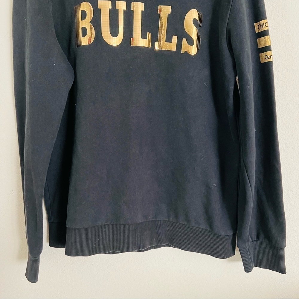 NBA Men's Black/Gold Chicago Bulls Sweater Size Large - Picture 3 of 8